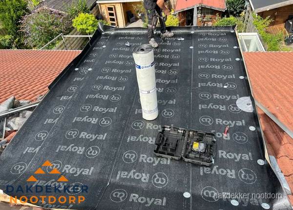 Dakrenovatie met Royal onderdak op plat dak in Nootdorp Dakrenovatie met Royal onderdak op plat dak in Nootdorp