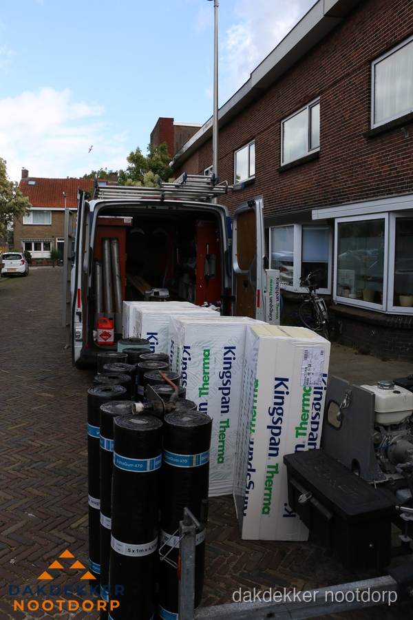 Levering van Kingspan isolatieplaten en bitumenrollen voor dakproject in Nootdorp Levering van Kingspan isolatieplaten en bitumenrollen voor dakproject in Nootdorp